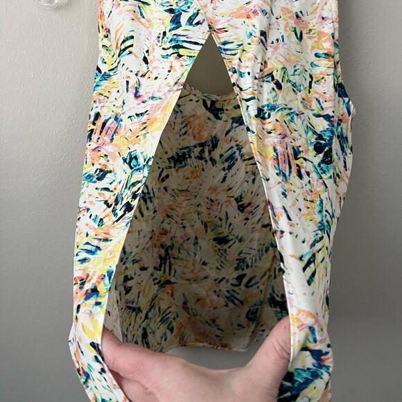 Parker Womens 100% Silk Top One Size Sleeveless Blouse Floral Open Back Tie - Picture 6 of 12